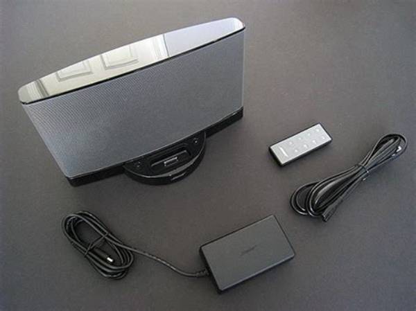Does Bose Sounddock Series 2 Have Aux Input?
