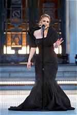 Dress & Performance – Hollywood Life