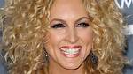 Is Kimberly Schlapman Hair Naturally Curly? What Does Kimberly from Little Big Town Use on Her Hair?