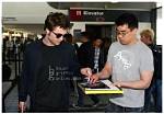 Is Robert Pattinson Left Handed?