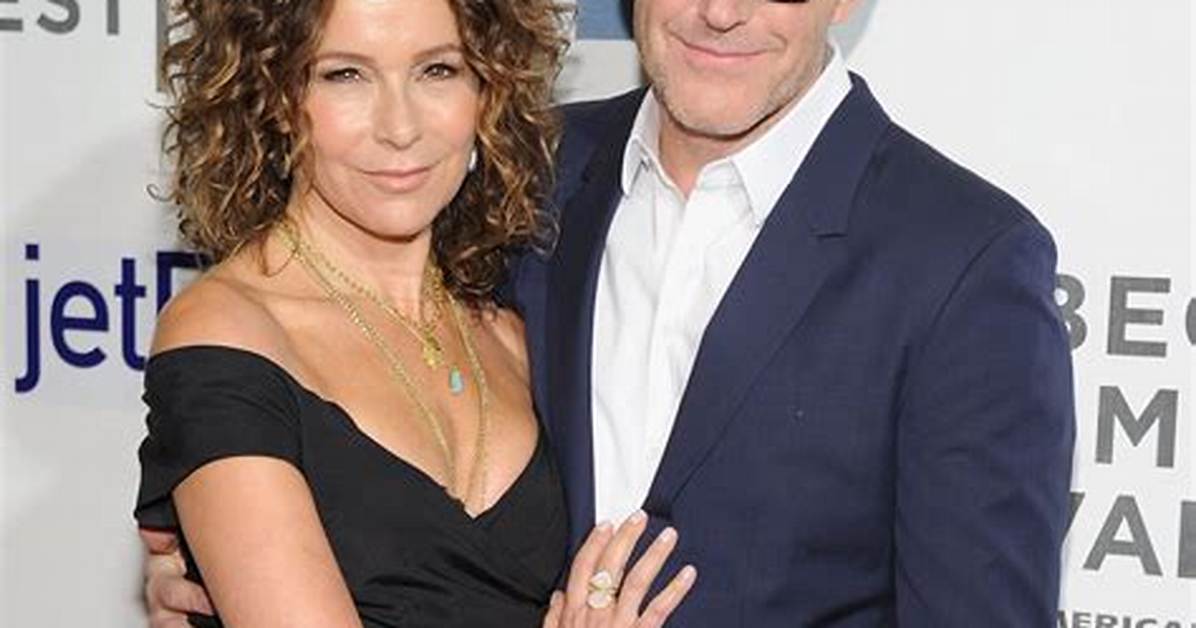 Jennifer Grey: Husband, Net Worth, Tattoos, Smoking & Body Measurements