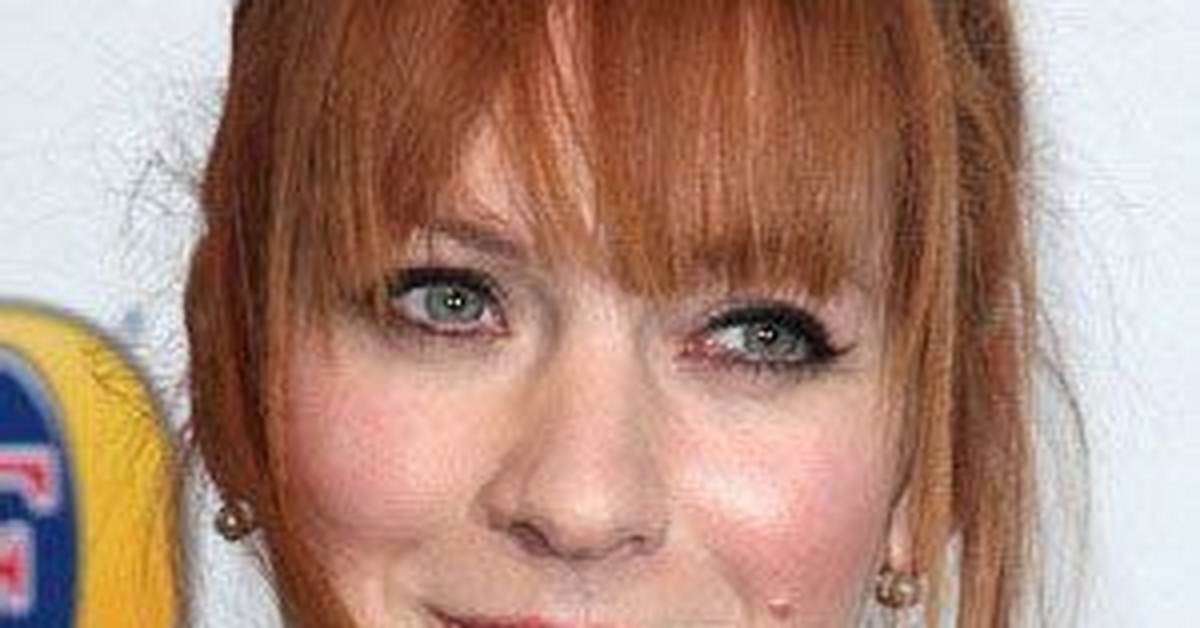 Katherine Parkinson Doc Martin, Bio, Wiki, Age, Net Worth, Husband, Sister, Movies and Tv Shows