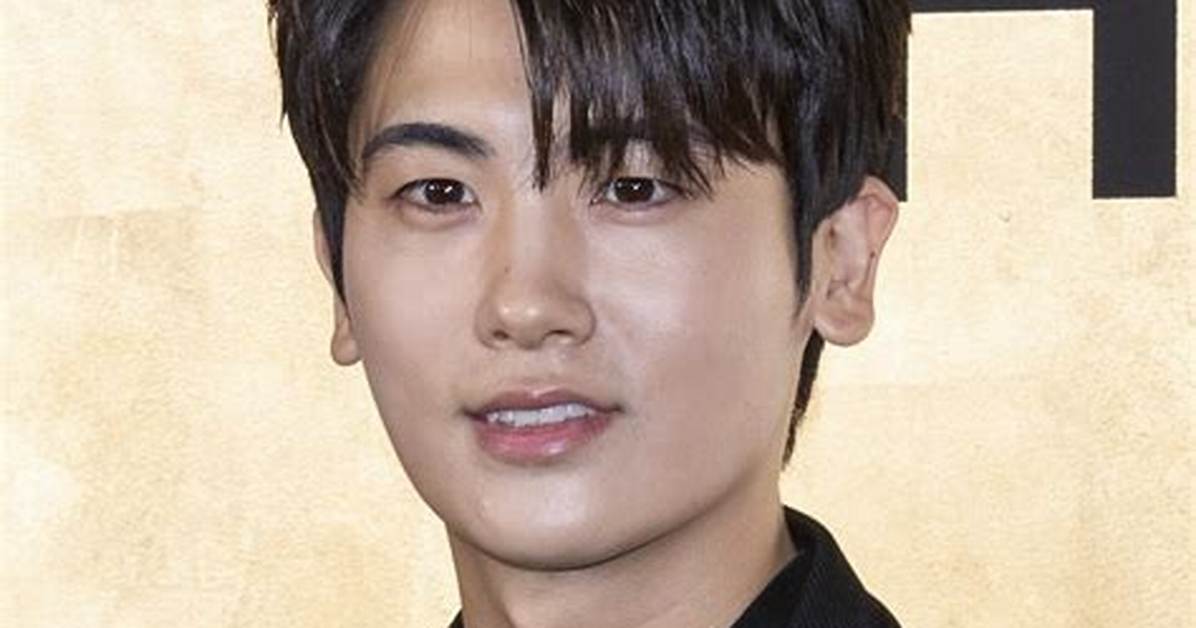 Park Hyung-Sik (Actor) Wiki, Bio, Age, Height, Weight, Gf, Net Worth, Drama Series, Movies