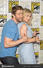 Robert Buckley – Bio, Wife, Dating, Girlfriend, Height, Is He Gay?