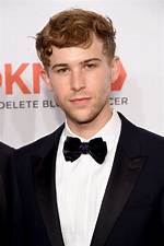 Tommy Dorfman Bio, Wiki, Age, Height, Husband, Wedding, 13 Reasons Why, House, Net Worth