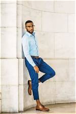 What Color Pants Does a Light Blue Shirt Go with?