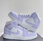 What Colors Go with Light Purple Shoes?