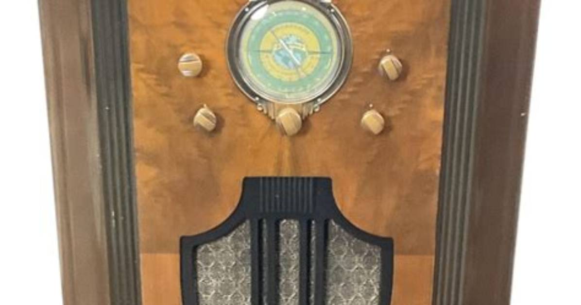 When Did Sears Start Selling Silvertone Tube Radios?