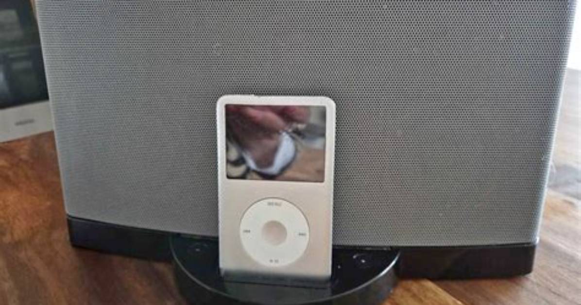 When Did the Bose Sounddock iPod Speakers Come out?